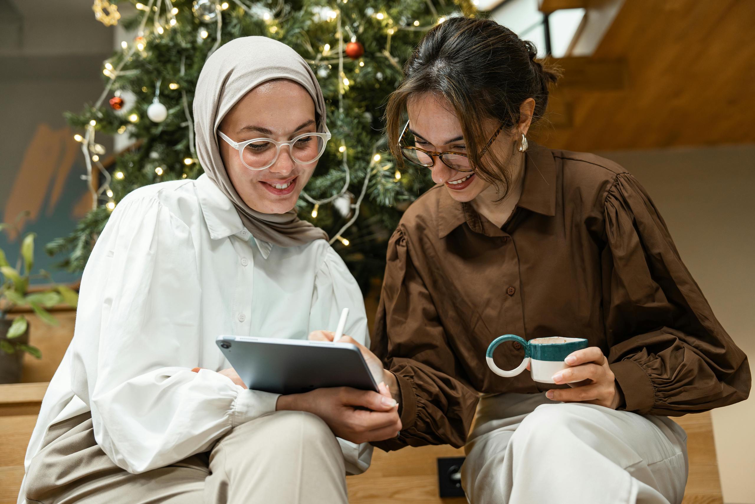 7 tips for celebrating holidays in the workplace inclusively